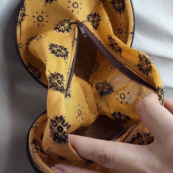 Coconut Bag Crossbody Handmade Zips open zip compartmemt inside Vintage 2005 - Picture 8 of 16